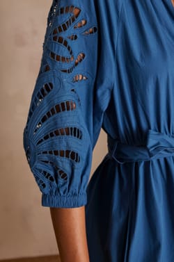 Robe chemise MICHA en coton brod&eacute;;${refinementColor}