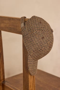 Casquette HELENA &agrave; carreaux;${refinementColor}