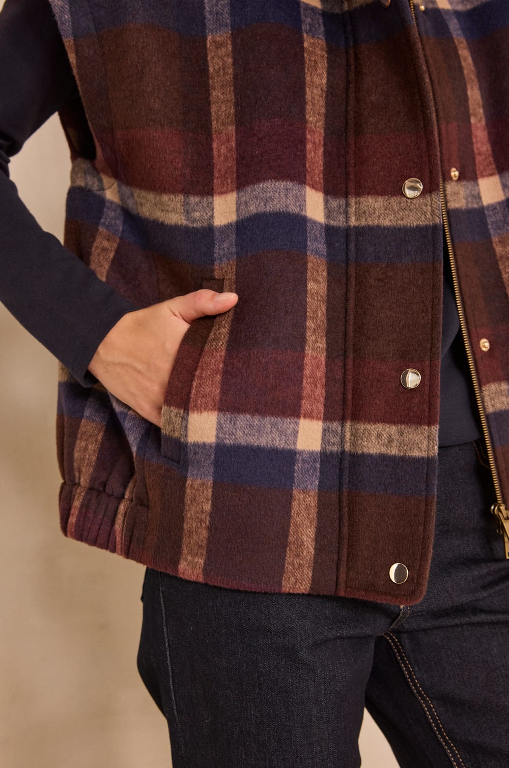 CINDY sleeveless checked coat;${refinementColor}