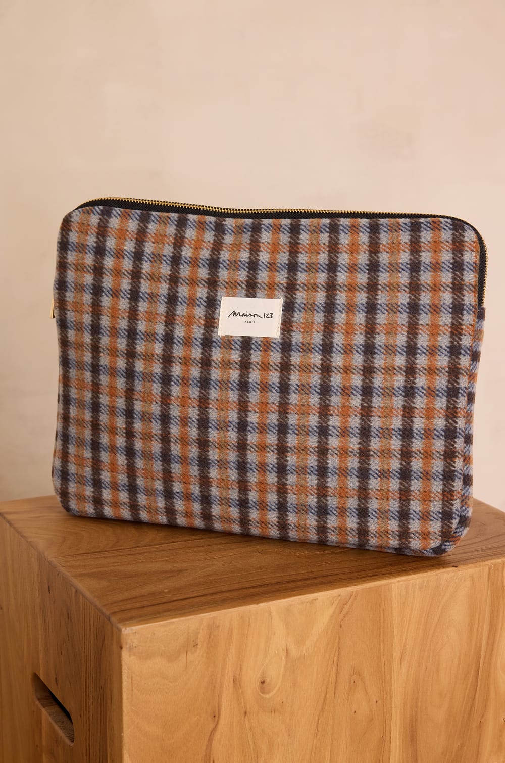 LIAM tartan pattern laptop sleeve;${refinementColor}