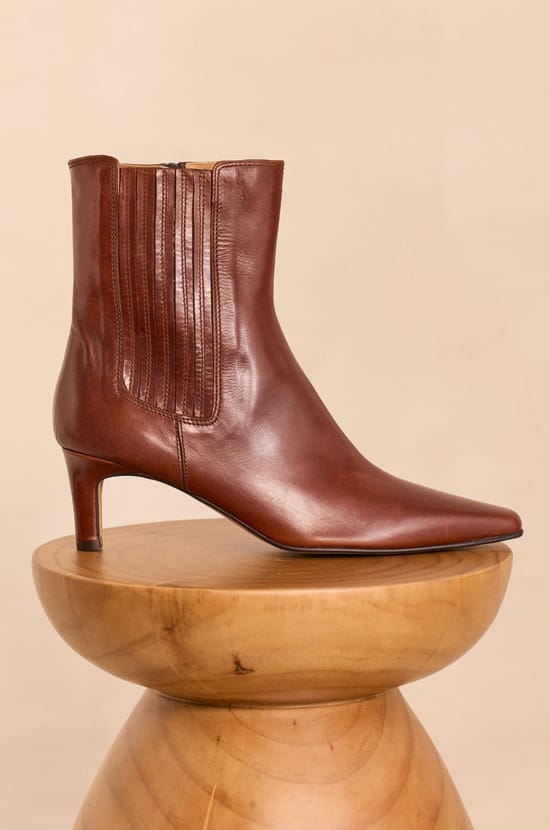 Low-heeled leather ankle boots ODILE;${refinementColor}