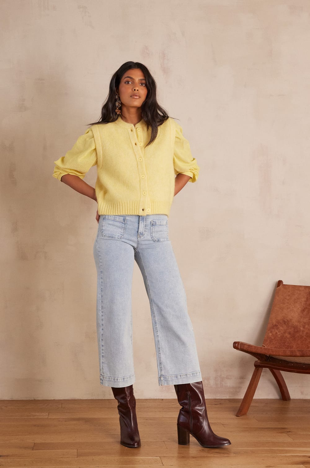 LEA cropped jeans in denim;${refinementColor}