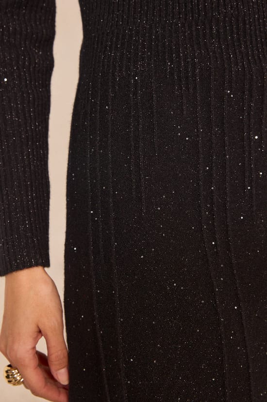 Black straight knit dress in mixed wool with sequins;${refinementColor}