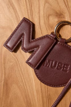Accessoire en cuir bordeaux MARCEL CHARMS;${refinementColor}