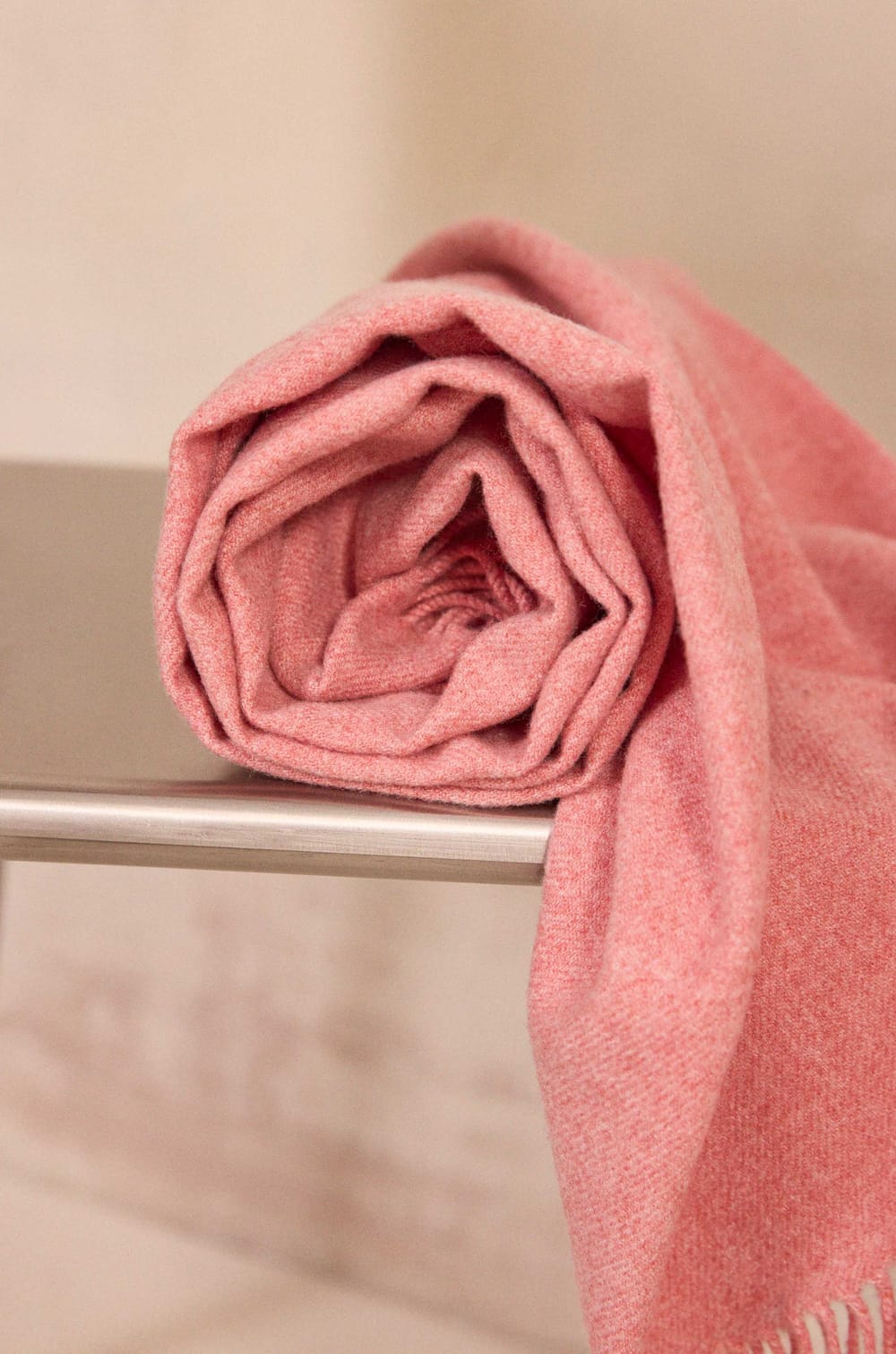 Woven pink scarf ROBIN;${refinementColor}