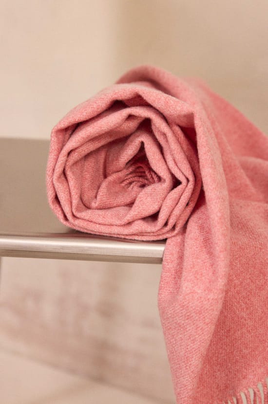 Woven pink scarf ROBIN;${refinementColor}