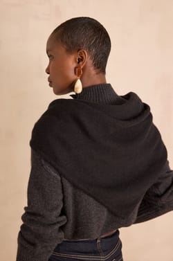 Triangle scarf in 100% 2-ply cashmere THOMAS;${refinementColor}