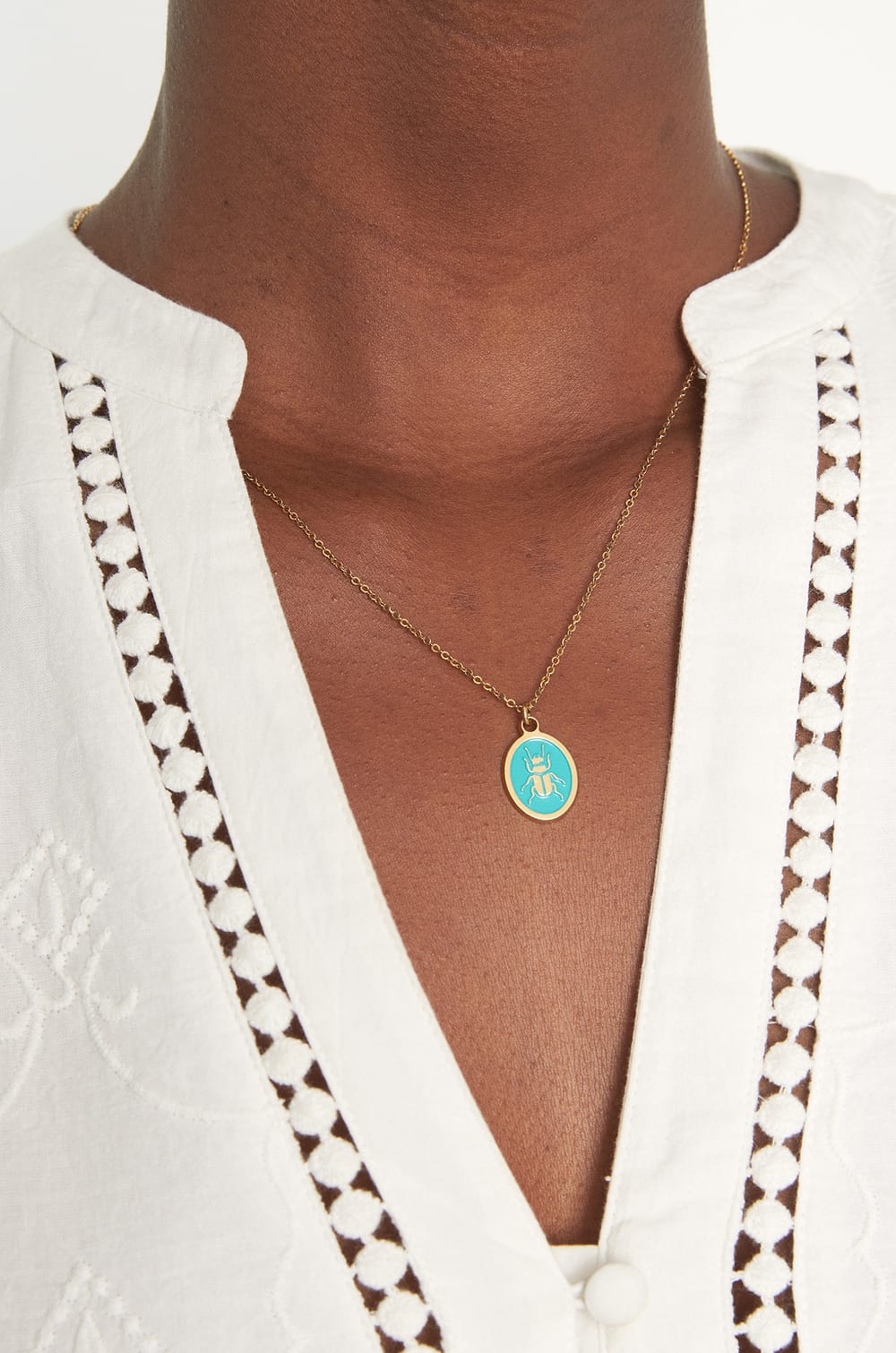 Collier médaille scarabée turquoise Bijoux Léone;${refinementColor}