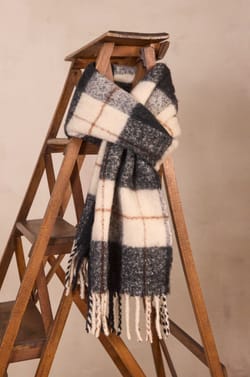 Woven scarf ROMANE;${refinementColor}