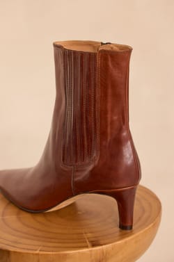 Bottines &agrave; talons bas en cuir ODILE;${refinementColor}