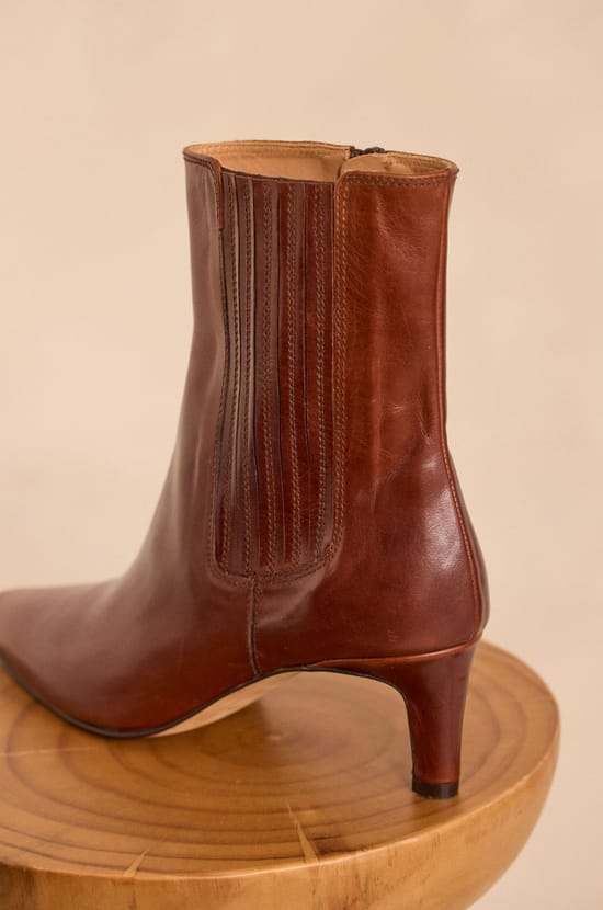 Low-heeled leather ankle boots ODILE;${refinementColor}