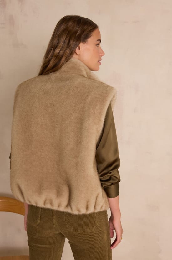 SUZANNE Sleeveless Fluffy Cardigan;${refinementColor}
