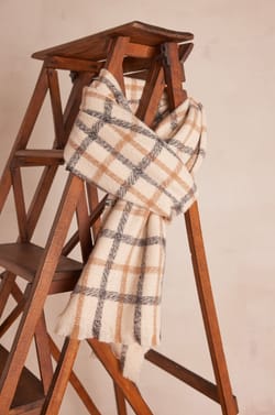 TIMEO checkered scarf;${refinementColor}
