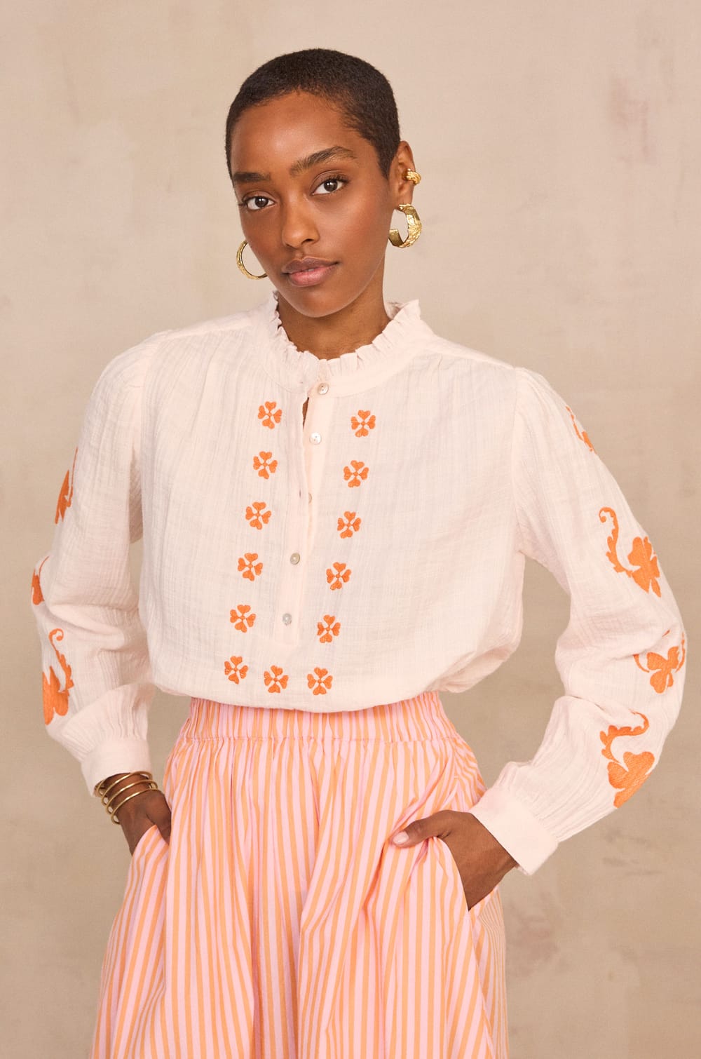 Blusa de algod&oacute;n bordada de mangas largas DANTESSE;${refinementColor}