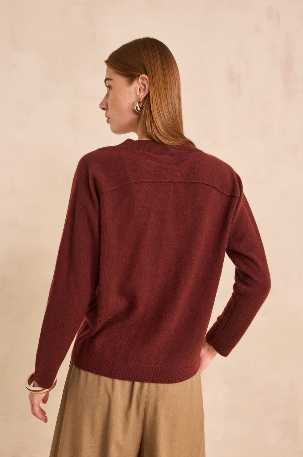 V-neck sweater in 100% cashmere 2-ply BARY;${refinementColor}