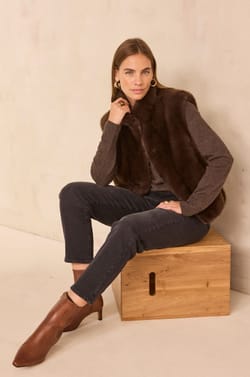 SUZANNE sleeveless vest;${refinementColor}