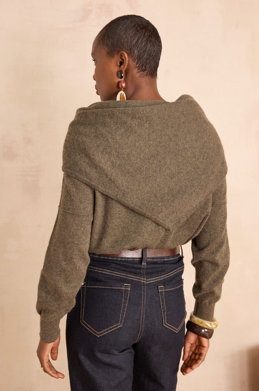 Triangle scarf in 100% 2-ply cashmere THOMAS;${refinementColor}