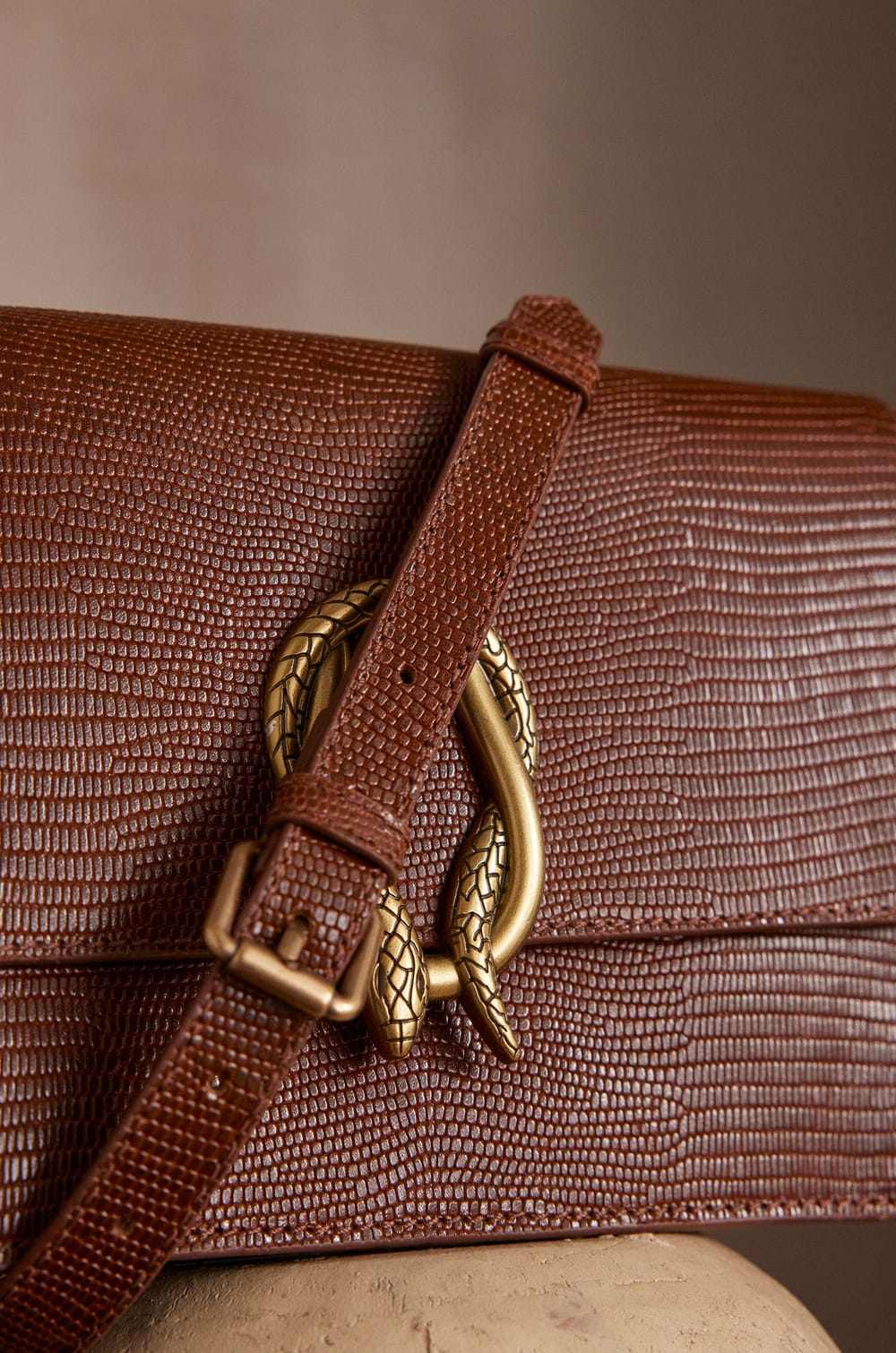 LEON leather shoulder bag;${refinementColor}