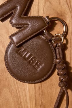 Accessoire en cuir kaki MARCEL CHARMS;${refinementColor}