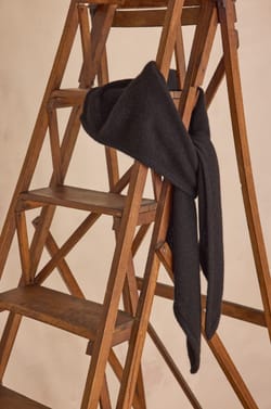 THOMAS scarf in 100% cashmere;${refinementColor}