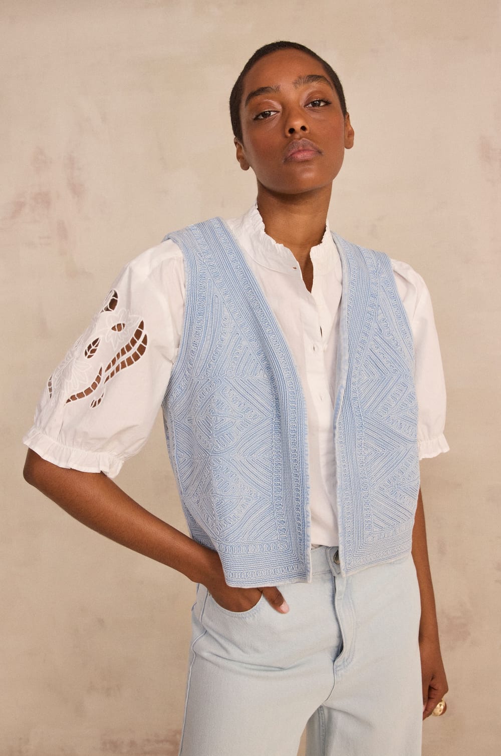 Gilet brod&eacute; sans manches en coton VILMA;${refinementColor}