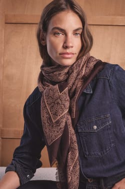 Édition Octobre Rose - Foulard TAMINE en 100% laine;${refinementColor}