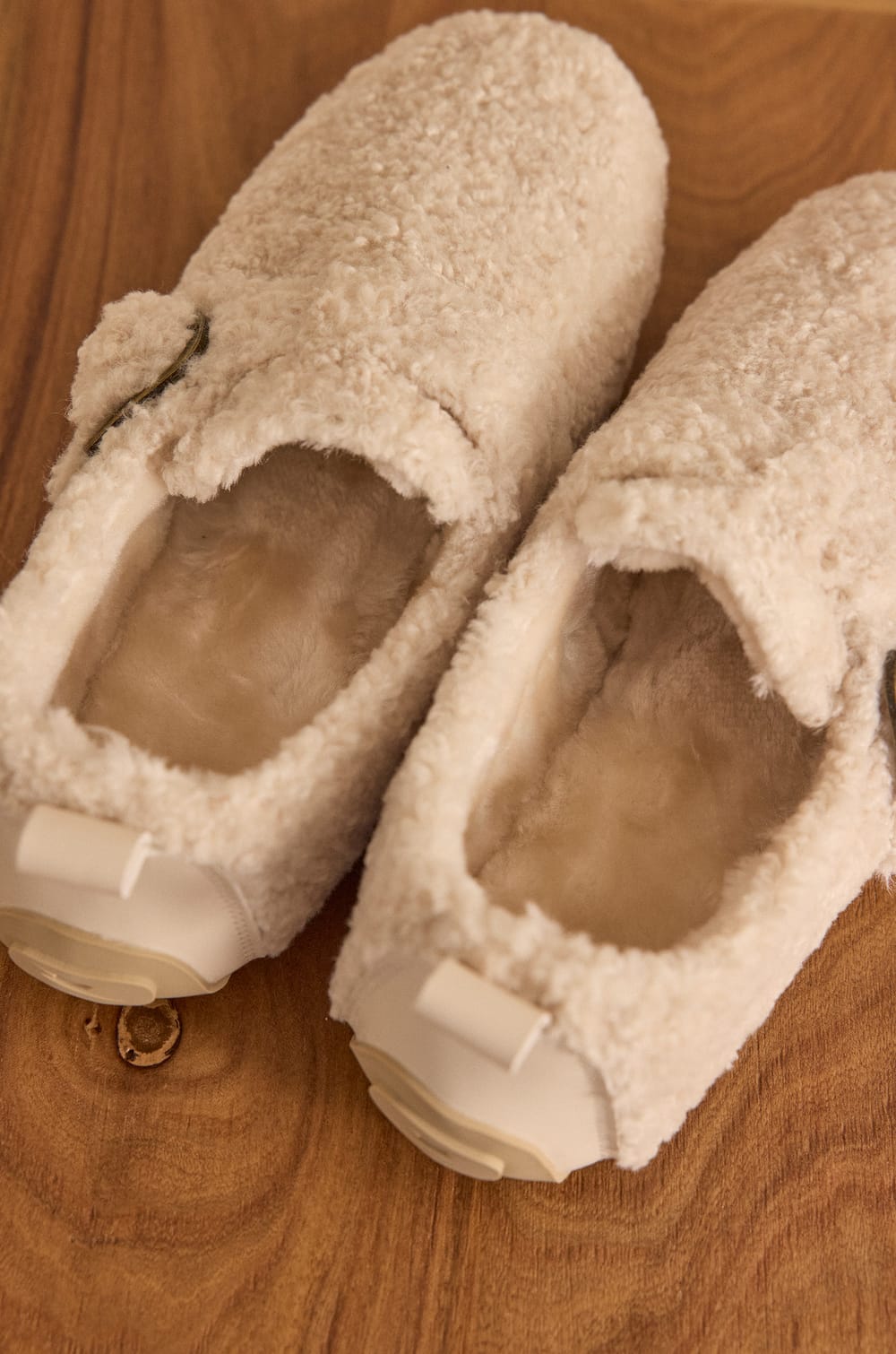 VOLF Slippers;${refinementColor}