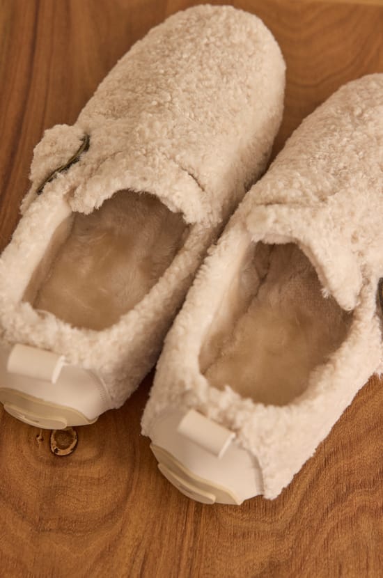 VOLF Slippers;${refinementColor}