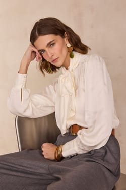 Fluid blouse with pussy bow SPIRIT;${refinementColor}