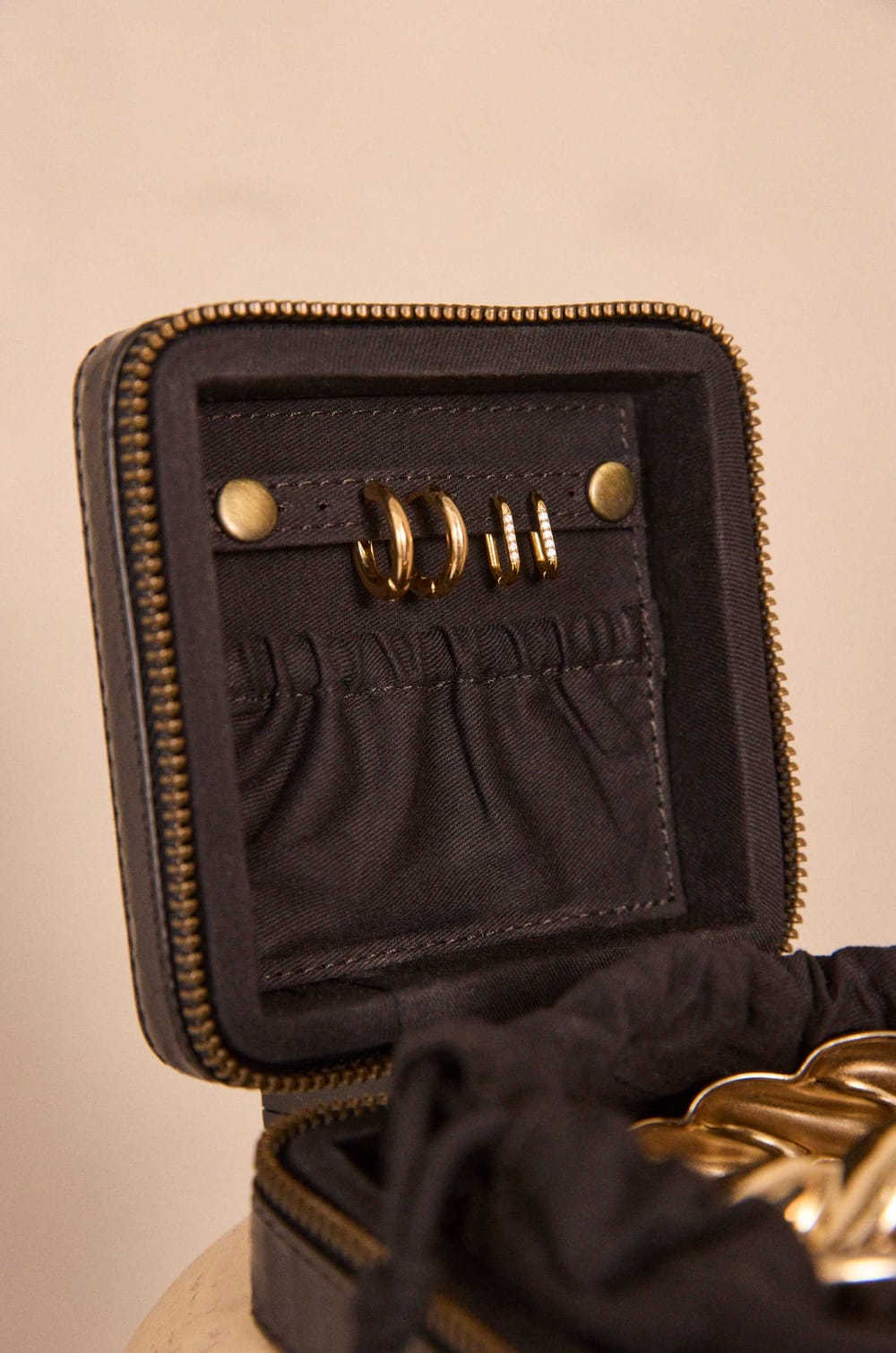 Bo&icirc;te &agrave; bijoux emboss&eacute;e en cuir LEON;${refinementColor}